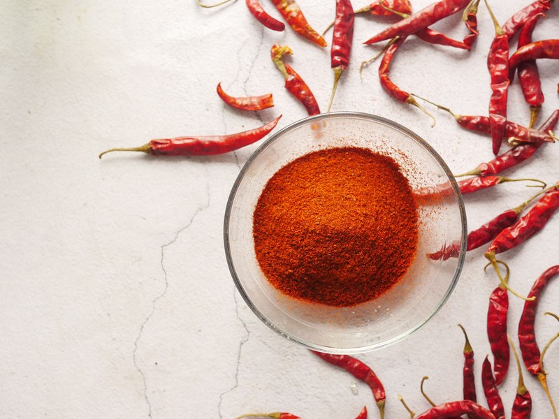 Red chilli powder with whole dried red chillies